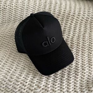 Alo Yoga District Trucker Hat